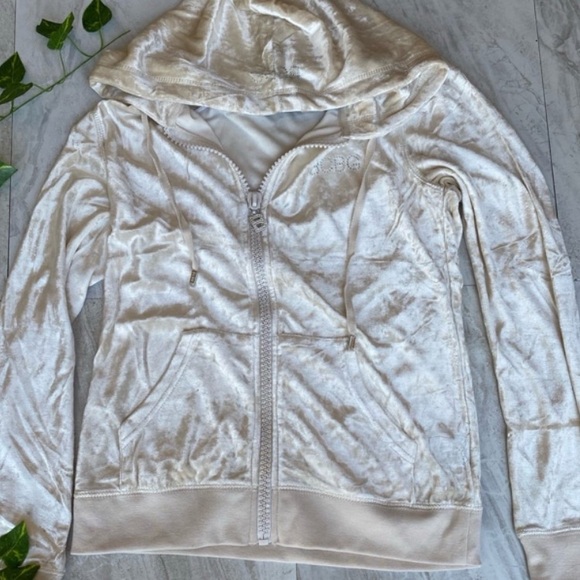 *NWT* BCBG. Cropped pant, Tracksuit set. NEVER WORN WITH. Diamonds. Authentic👌 - Picture 1 of 8